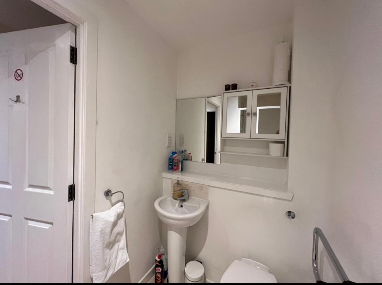 Two Bedrooms Well Equipped Flat-no Party Aberdeen