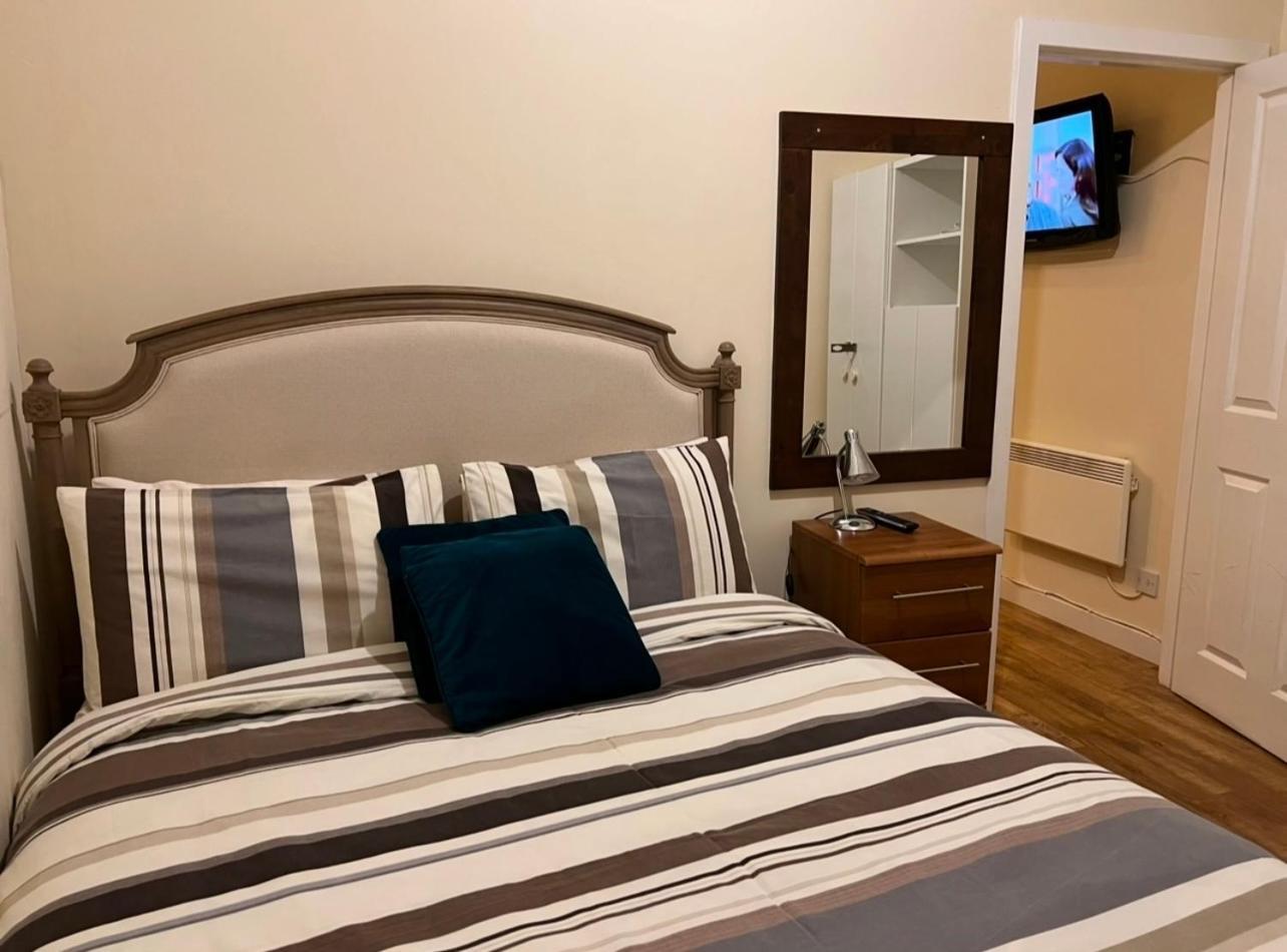 Two Bedrooms Well Equipped Flat-no Party Bed & Breakfast *