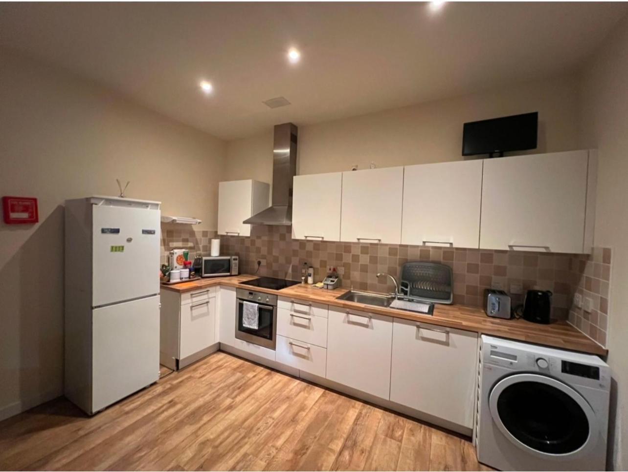 Two Bedrooms Well Equipped Flat-no Party * Aberdeen